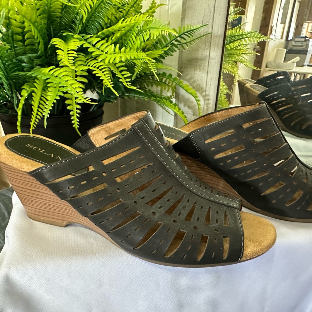 Solans wedge Sandler, size 7